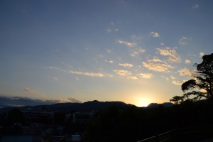 夕暮れの箱根山