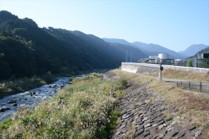太閤橋から早川上流方面を望む
